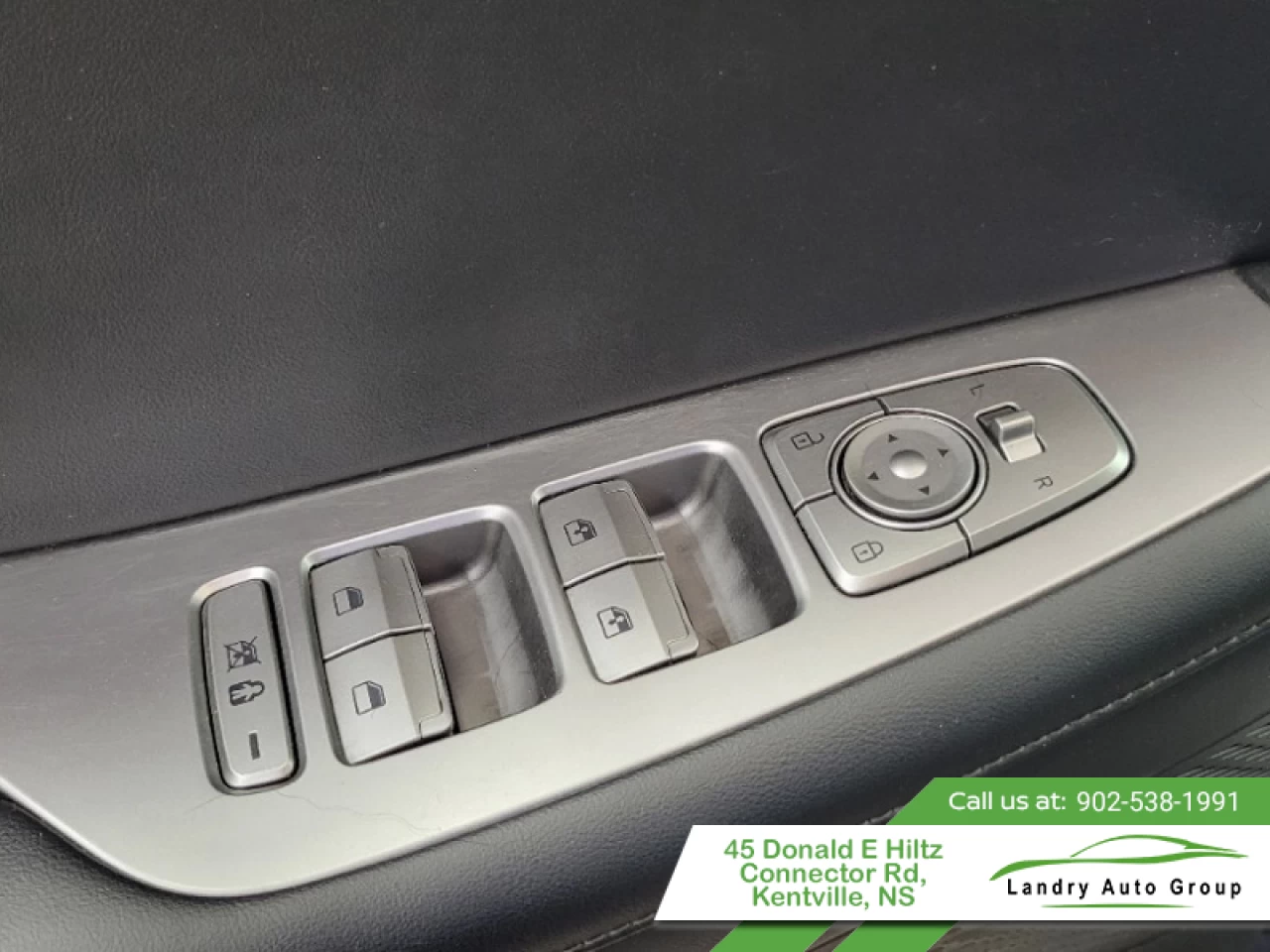 2020 Hyundai Palisade Luxury AWD 8 Pass Main Image