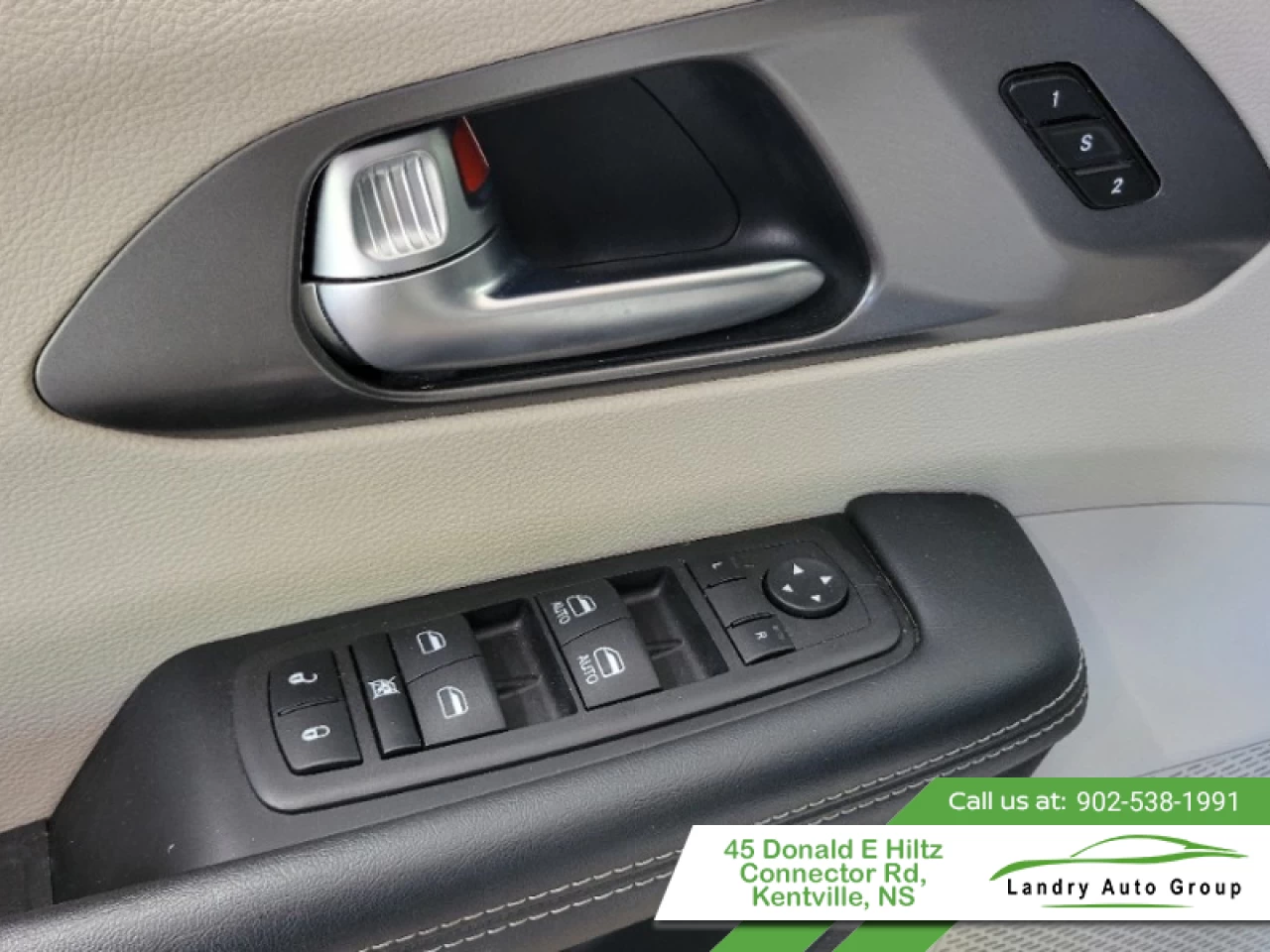 2023 Chrysler Pacifica Touring L Main Image