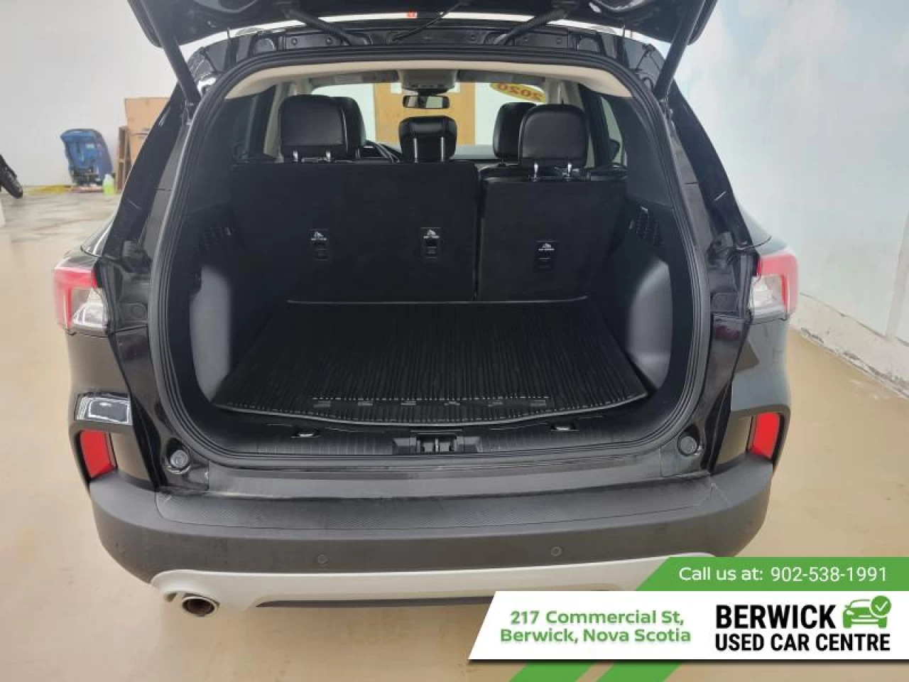 2020 Ford Escape Titanium Hybrid 4WD Main Image