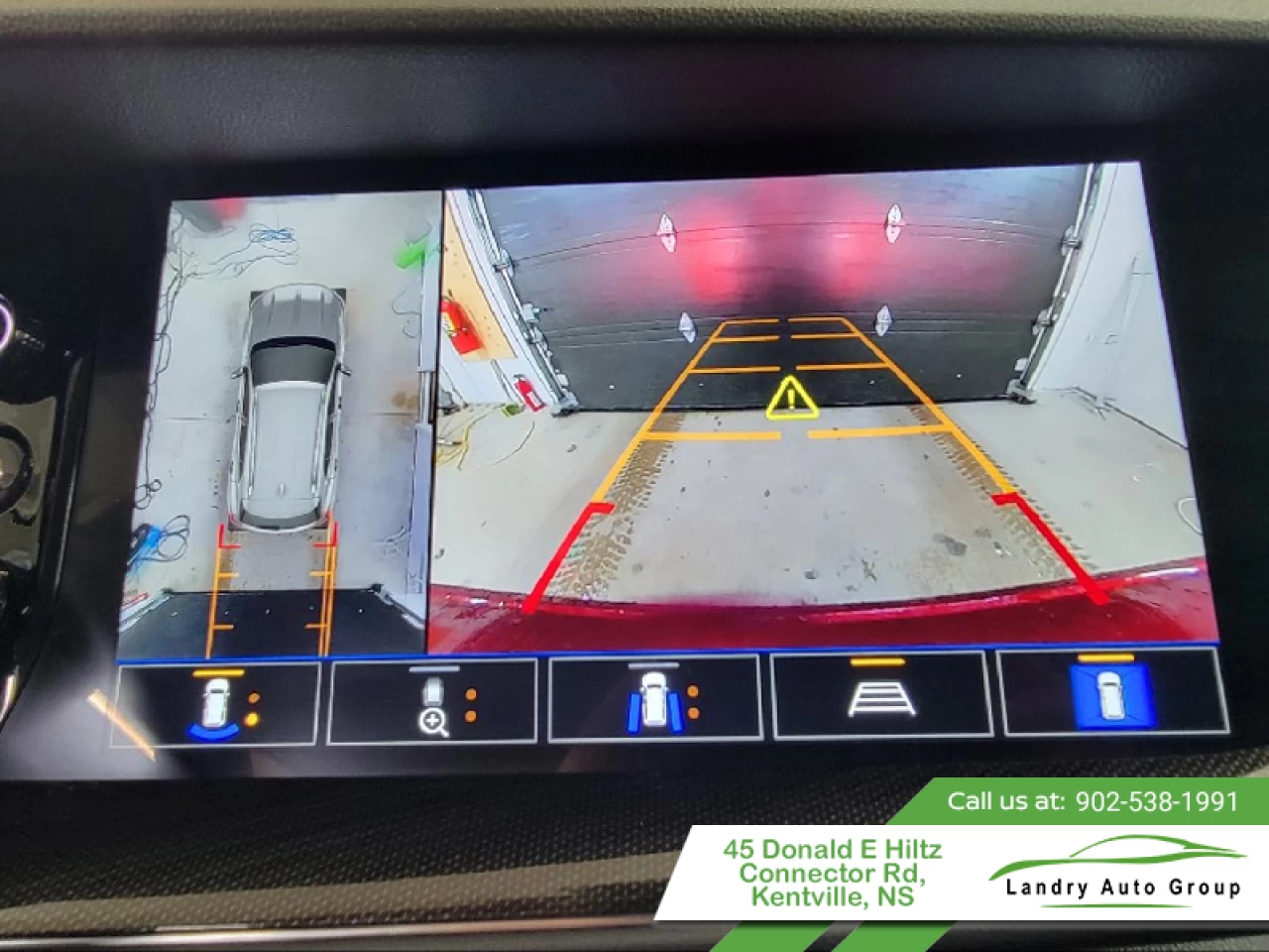 2022 Buick Envision Essence Main Image