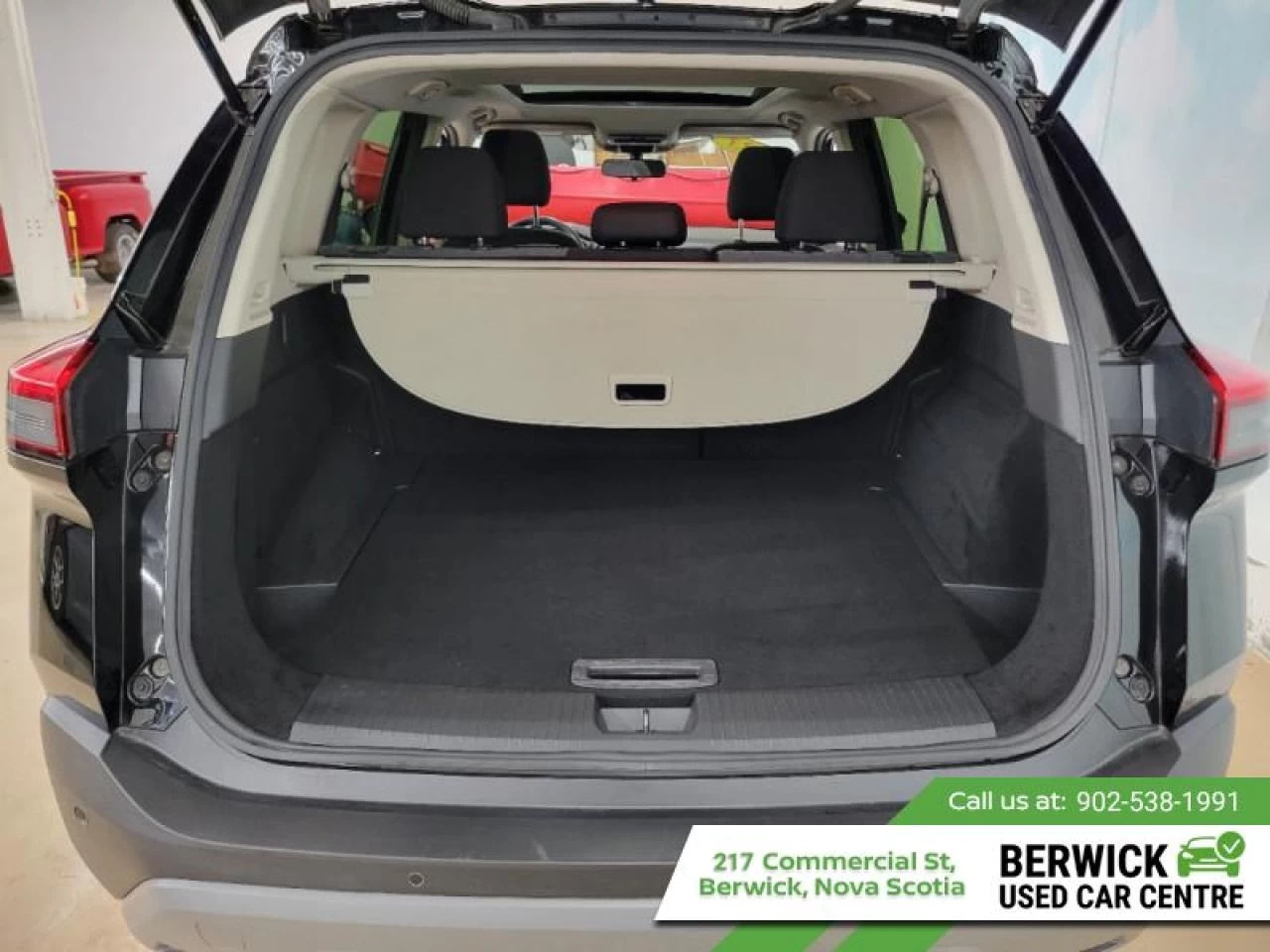 2023 Nissan Rogue SV Moonroof Main Image