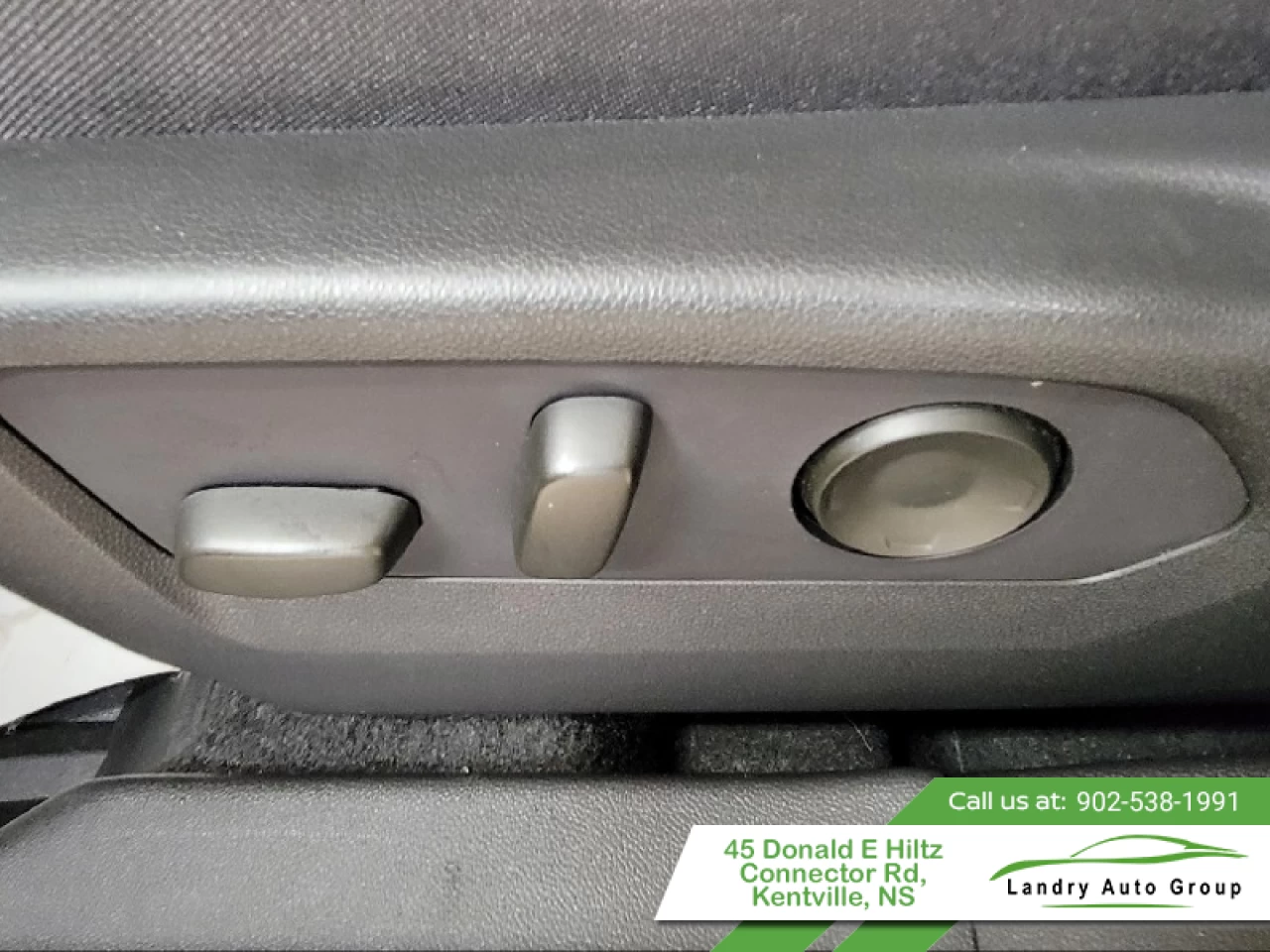 2022 Buick Envision Essence Main Image