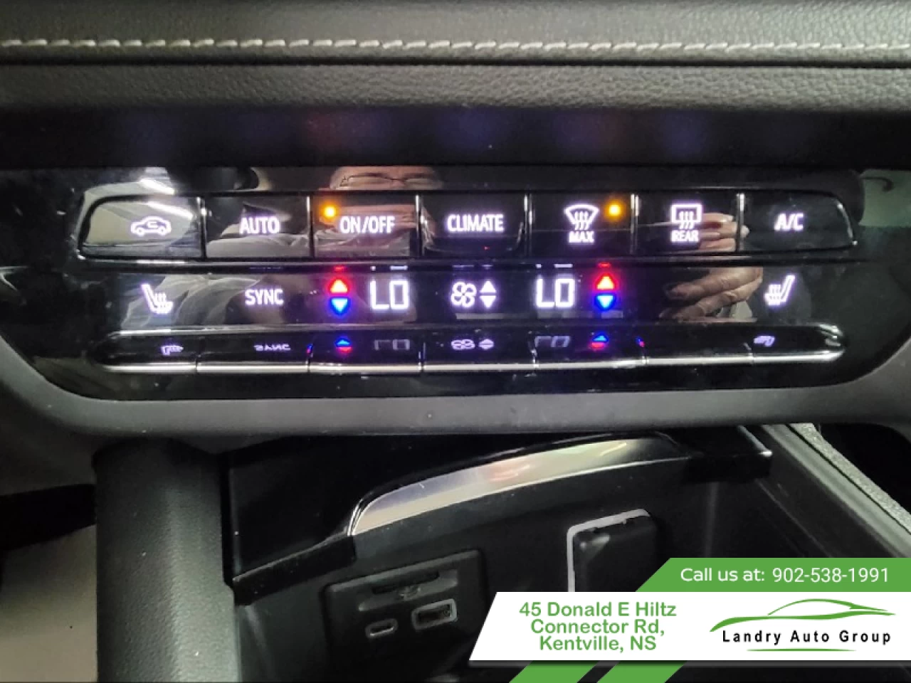 2022 Buick Envision Essence Main Image