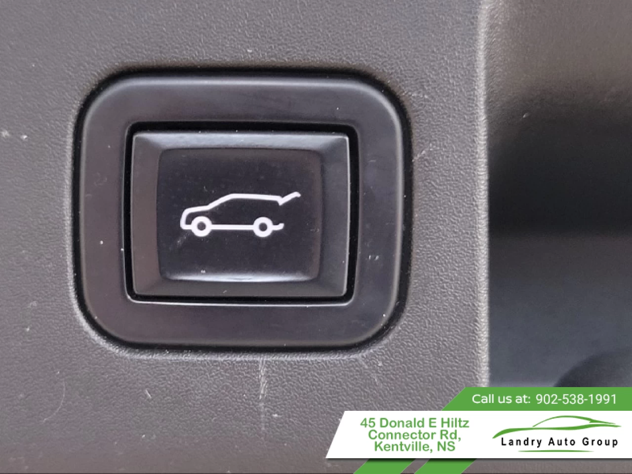 2022 Buick Envision Essence Main Image