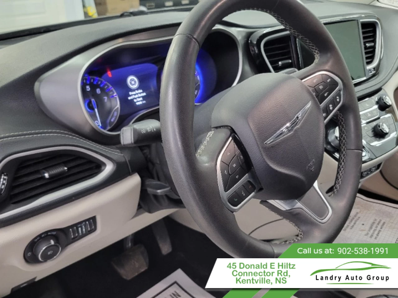 2023 Chrysler Pacifica Touring L Main Image