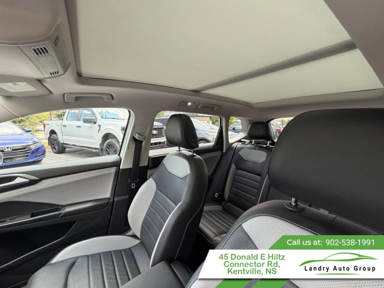 2022 Volkswagen Taos Highline 4MOTION Main Image