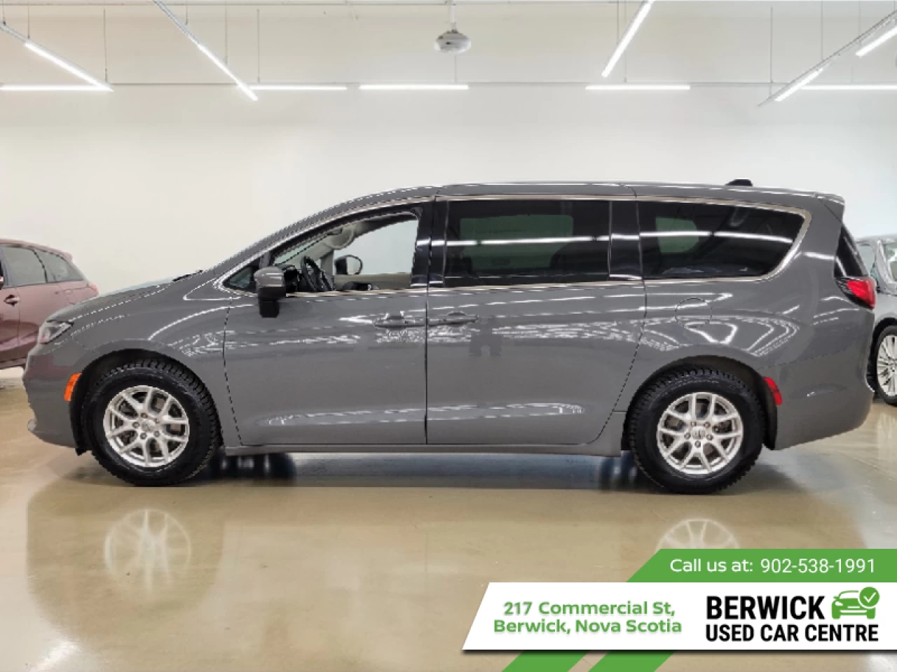 2023 Chrysler Pacifica Touring L Main Image