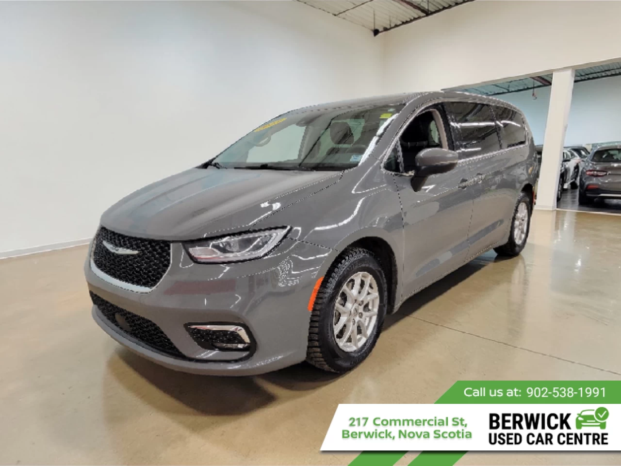 2023 Chrysler Pacifica Touring L Main Image