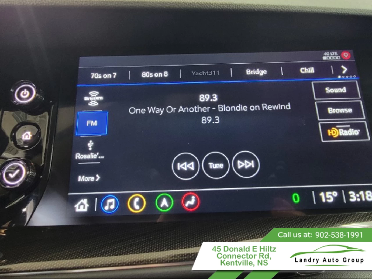 2022 Buick Envision Essence Main Image