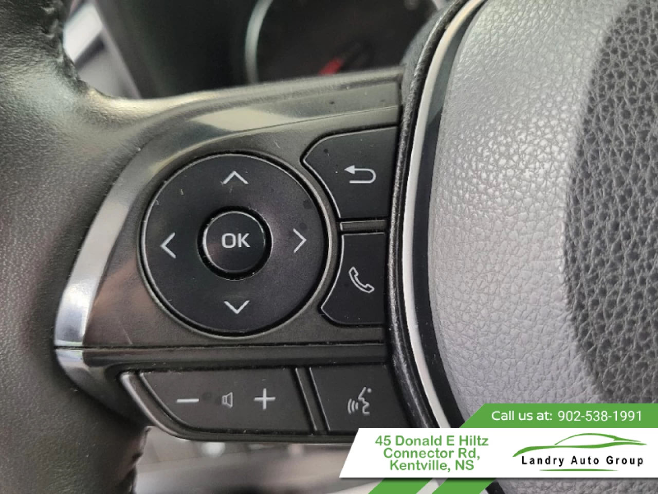 2022 Toyota RAV4 XLE Main Image