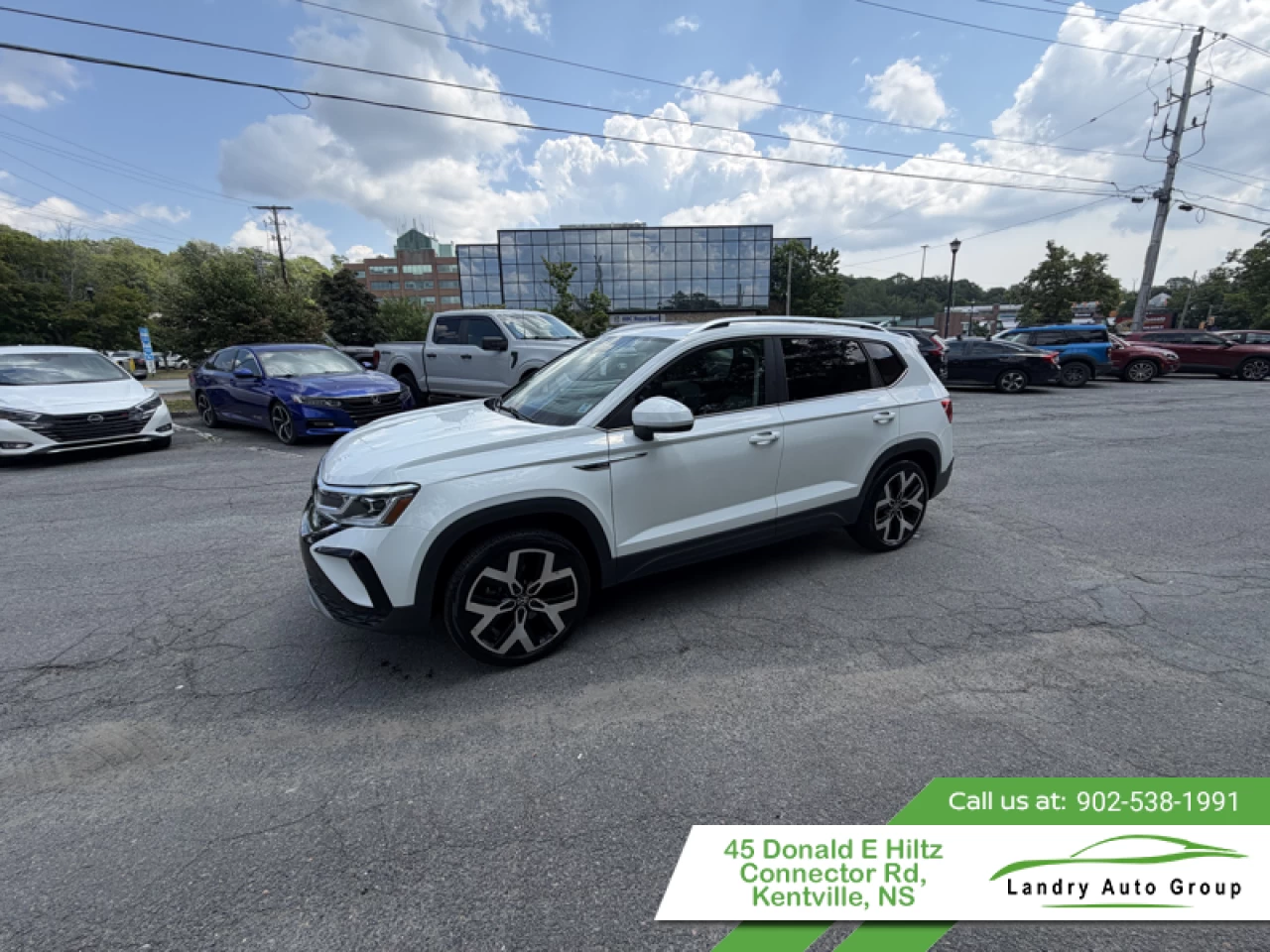 2022 Volkswagen Taos Highline 4MOTION Main Image