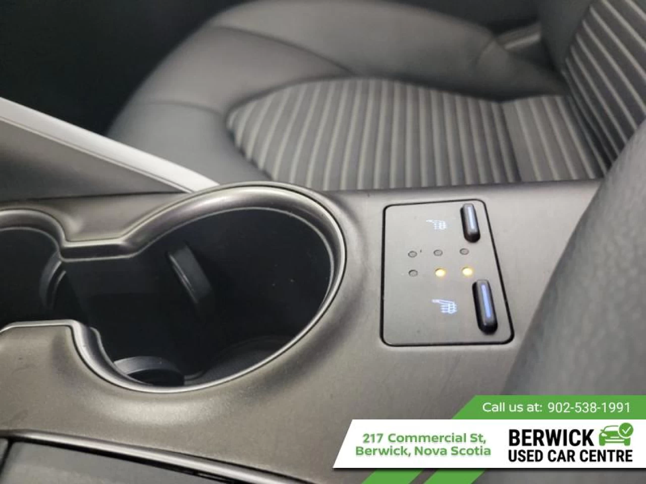 2023 Toyota Camry SE Main Image