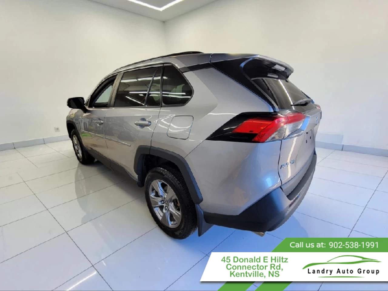 2022 Toyota RAV4 XLE Main Image