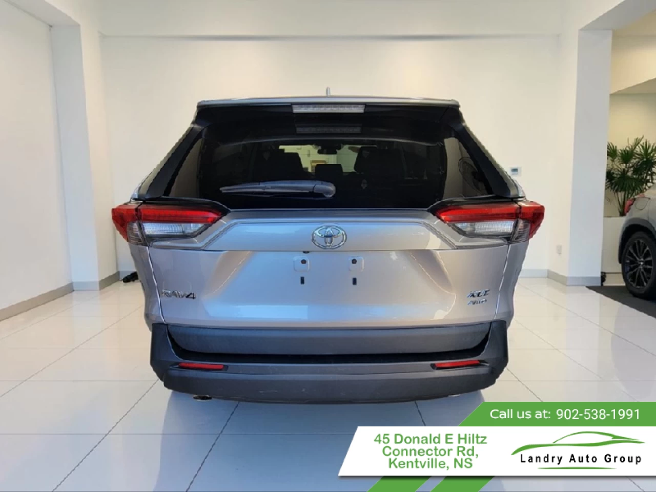 2022 Toyota RAV4 XLE Main Image