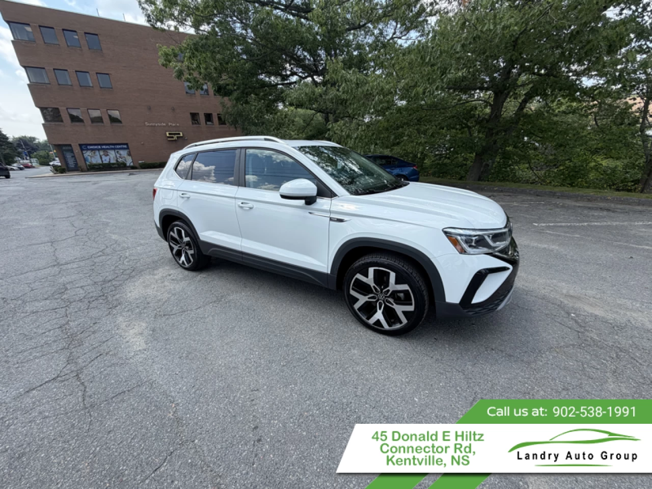 2022 Volkswagen Taos Highline 4MOTION Main Image