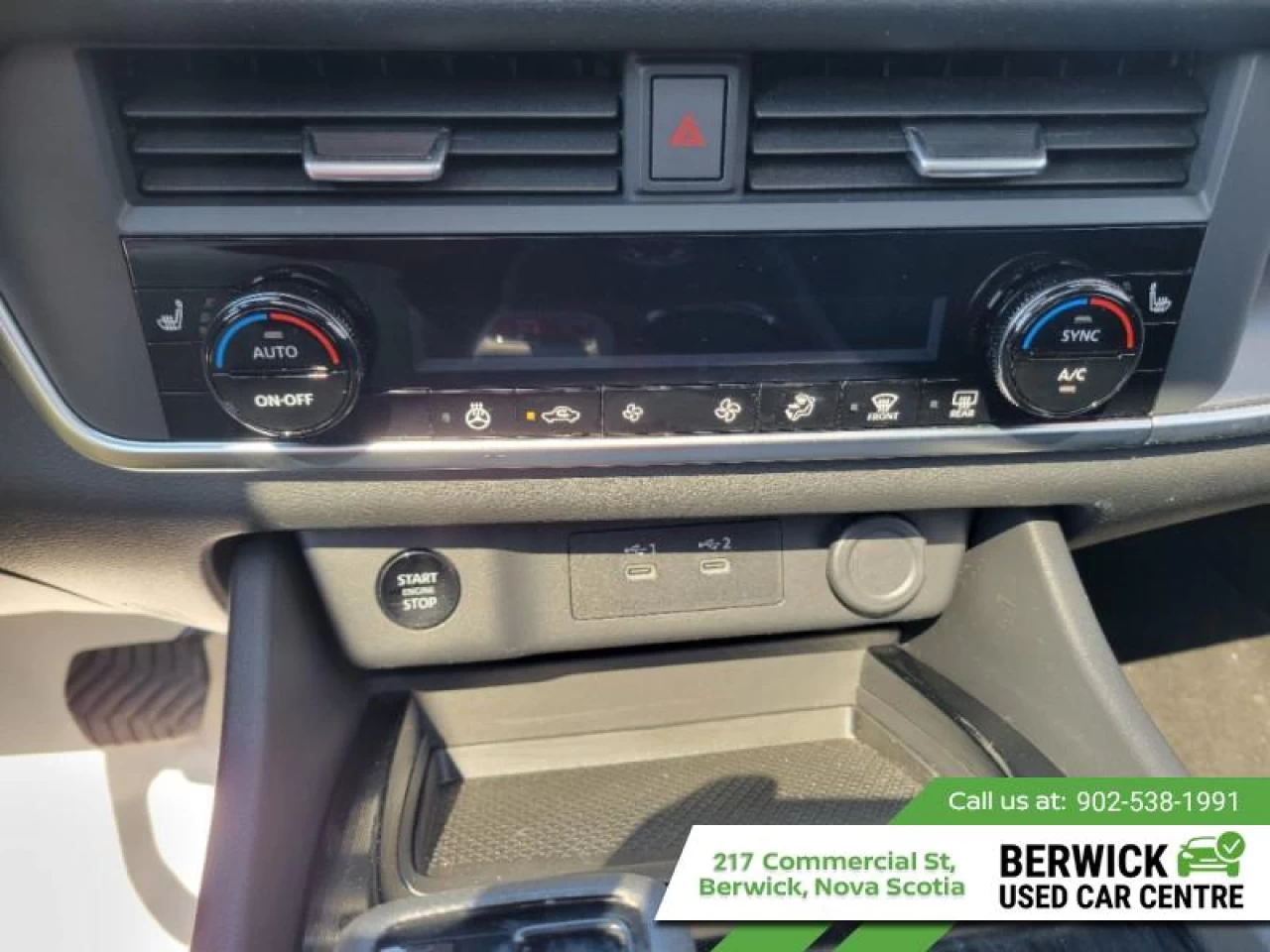 2024 Nissan Rogue SV Moonroof Main Image