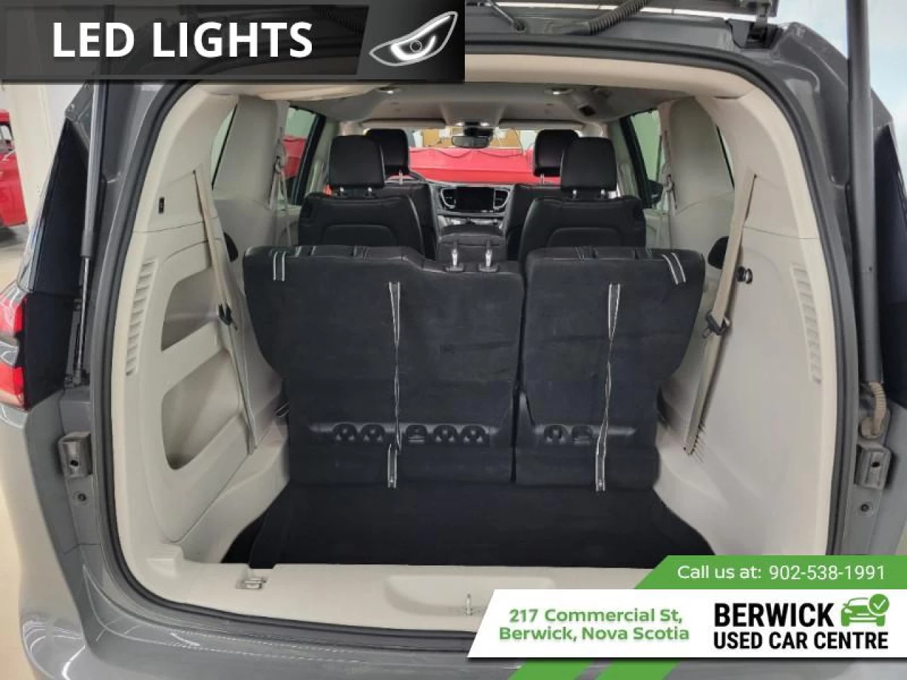 2023 Chrysler Pacifica Touring L Main Image