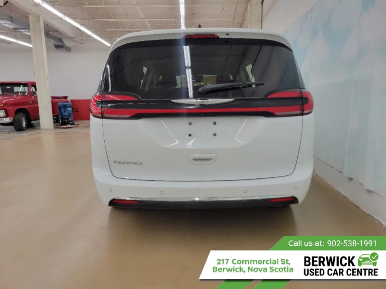 2023 Chrysler Pacifica Touring L Main Image