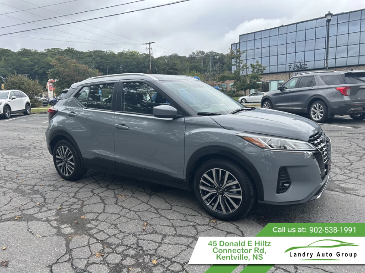 2025 Nissan Kicks Play SV Main Image