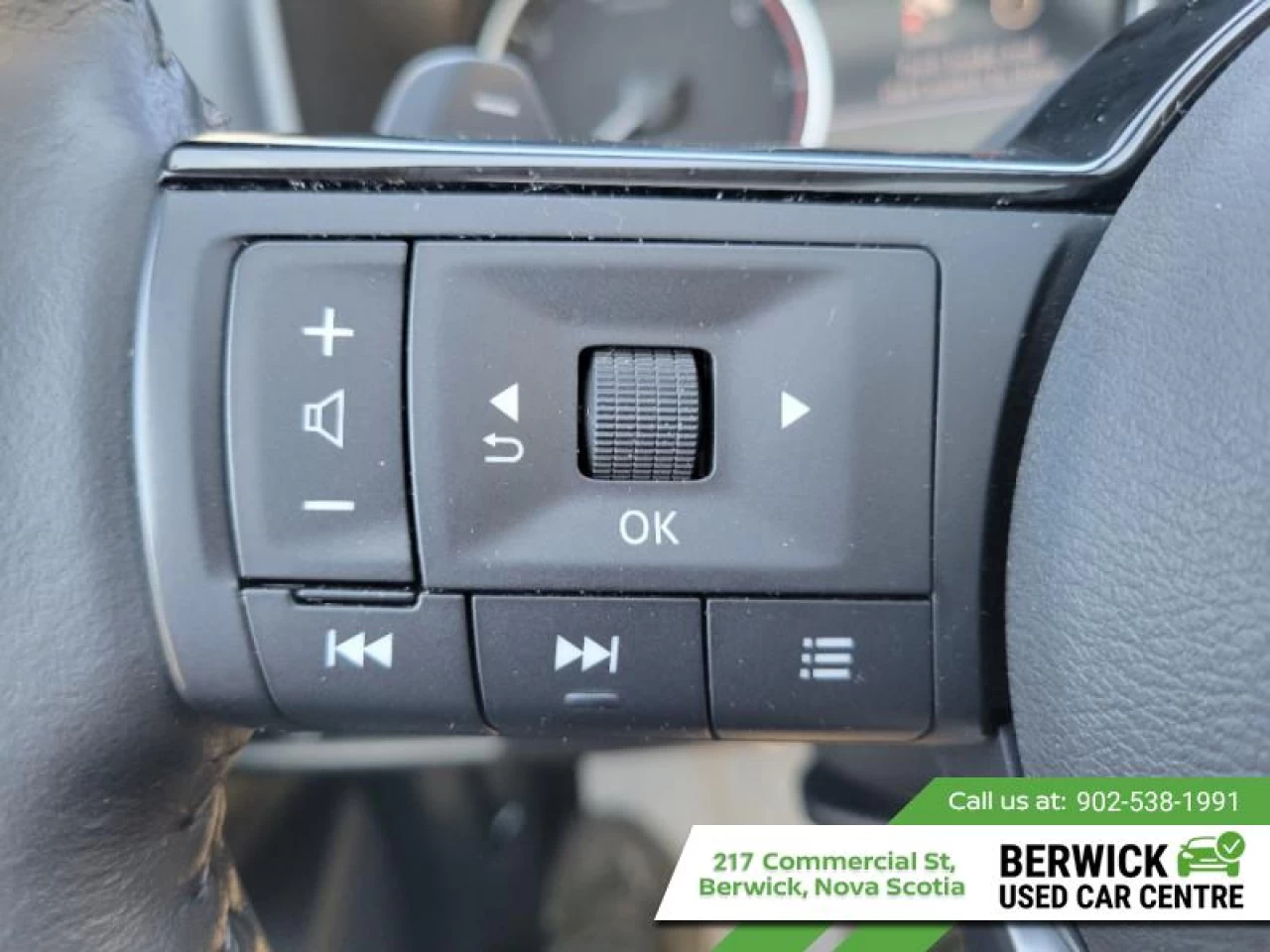 2023 Nissan Rogue SV Moonroof Main Image