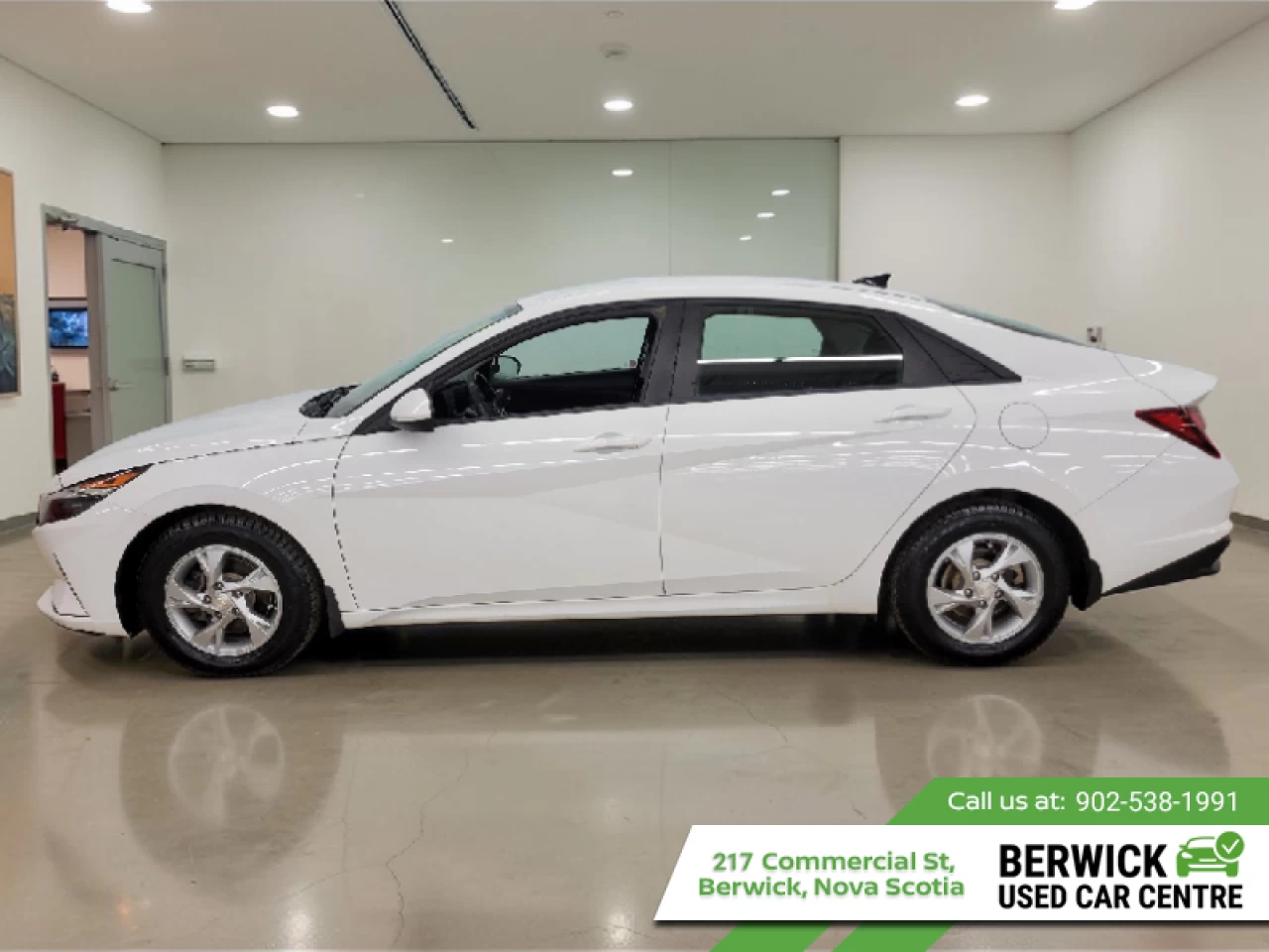 2021 Hyundai Elantra Essential Manual Main Image