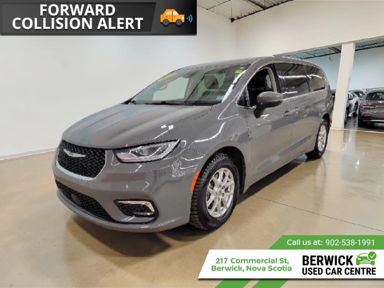 2023 Chrysler Pacifica Touring L Main Image