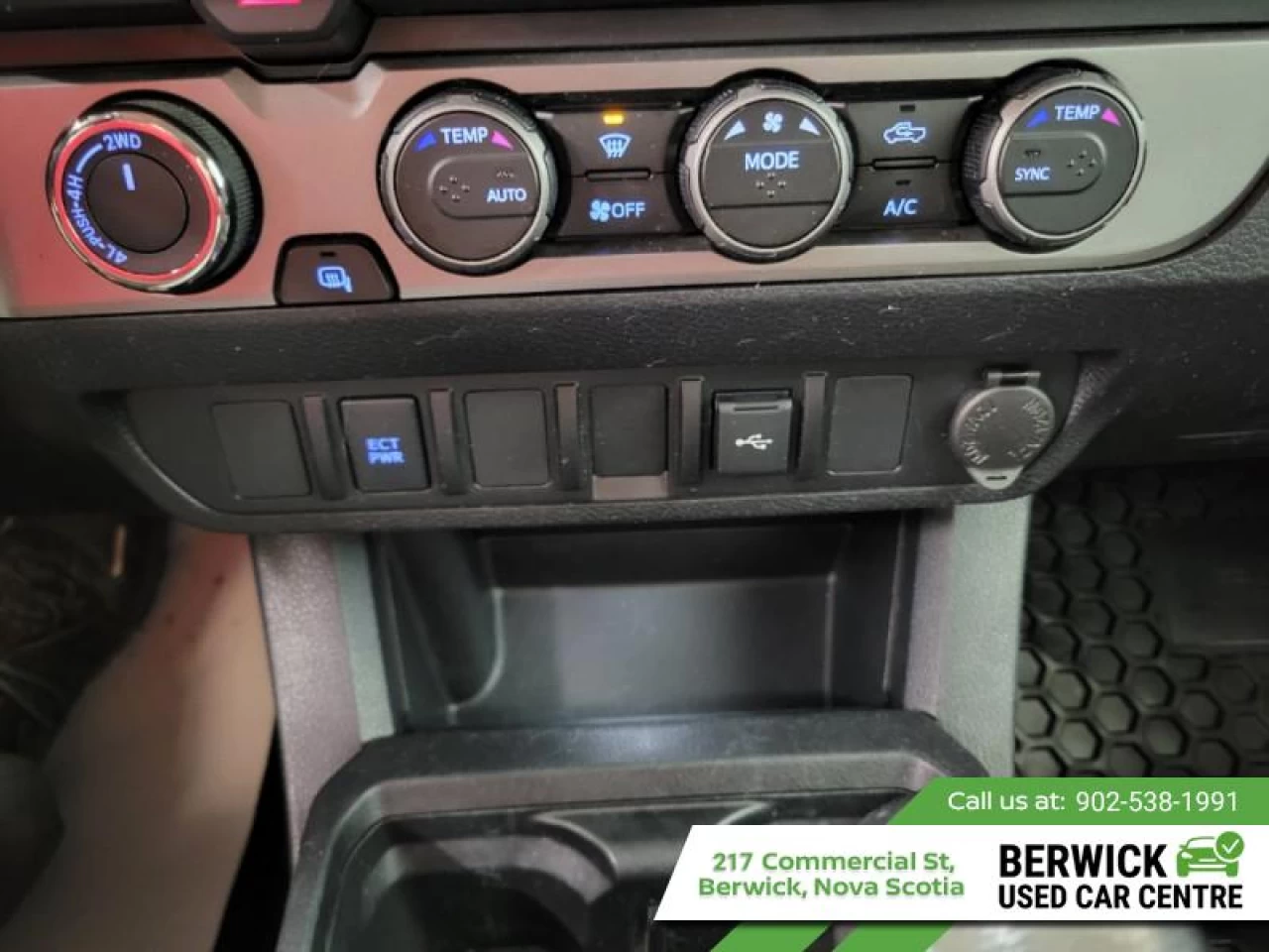 2022 Toyota Tacoma SR5 Main Image