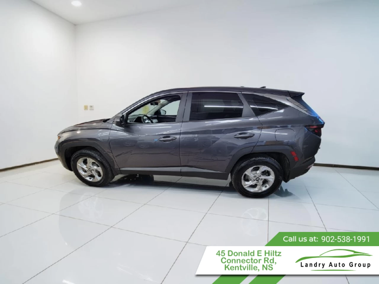 2022 Hyundai Tucson Essential AWD Main Image