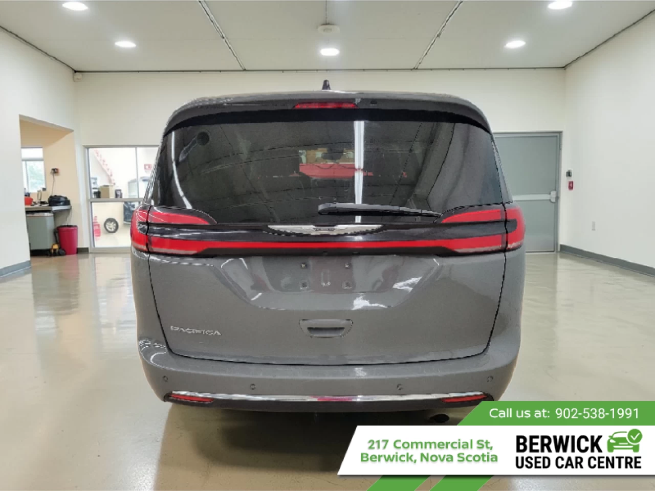 2023 Chrysler Pacifica Touring L Main Image