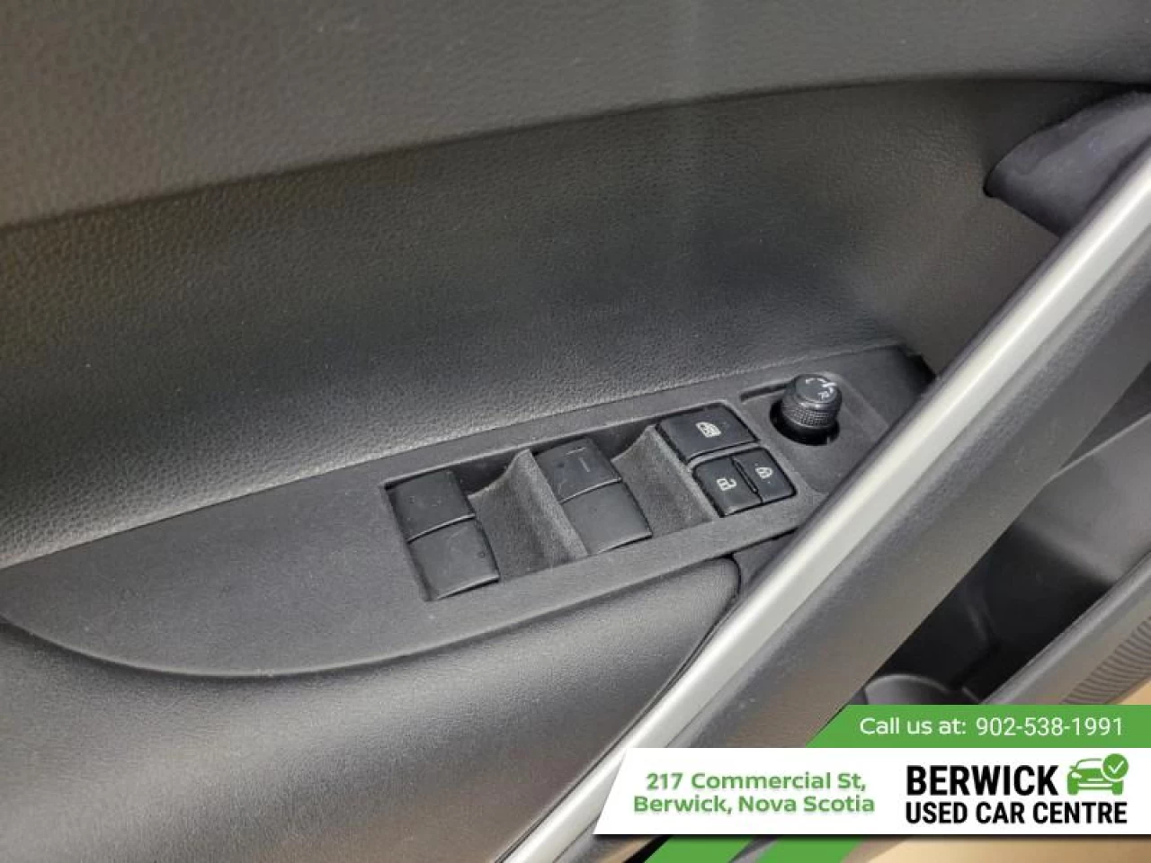 2023 Toyota Corolla Cross LE AWD Main Image