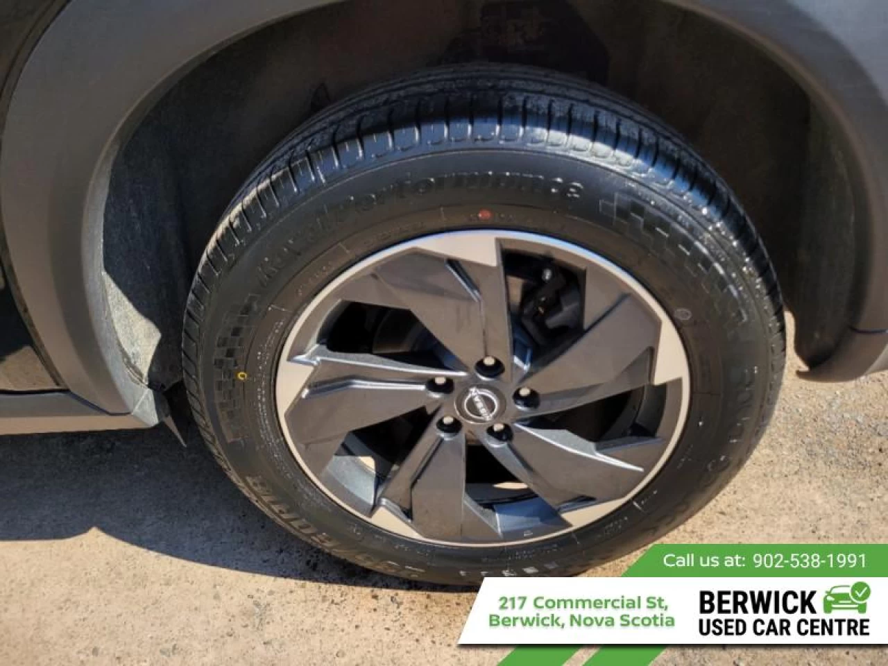 2024 Nissan Rogue SV Moonroof Main Image