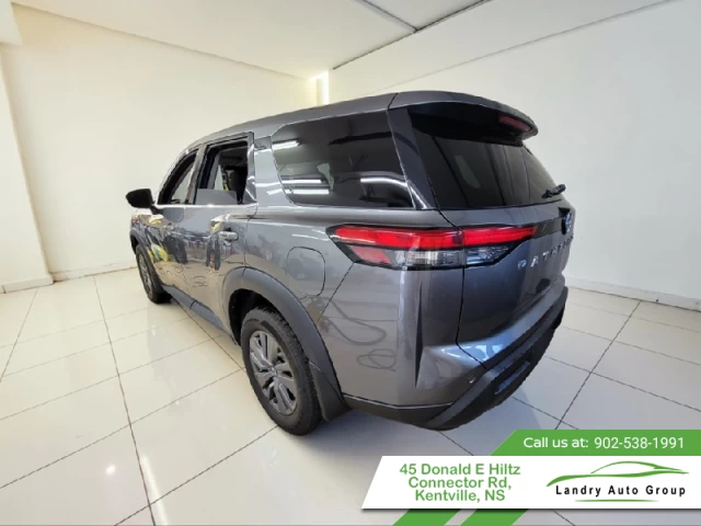 Nissan Pathfinder S 2022