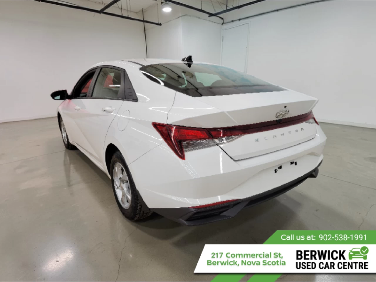 2021 Hyundai Elantra Essential Manual Main Image