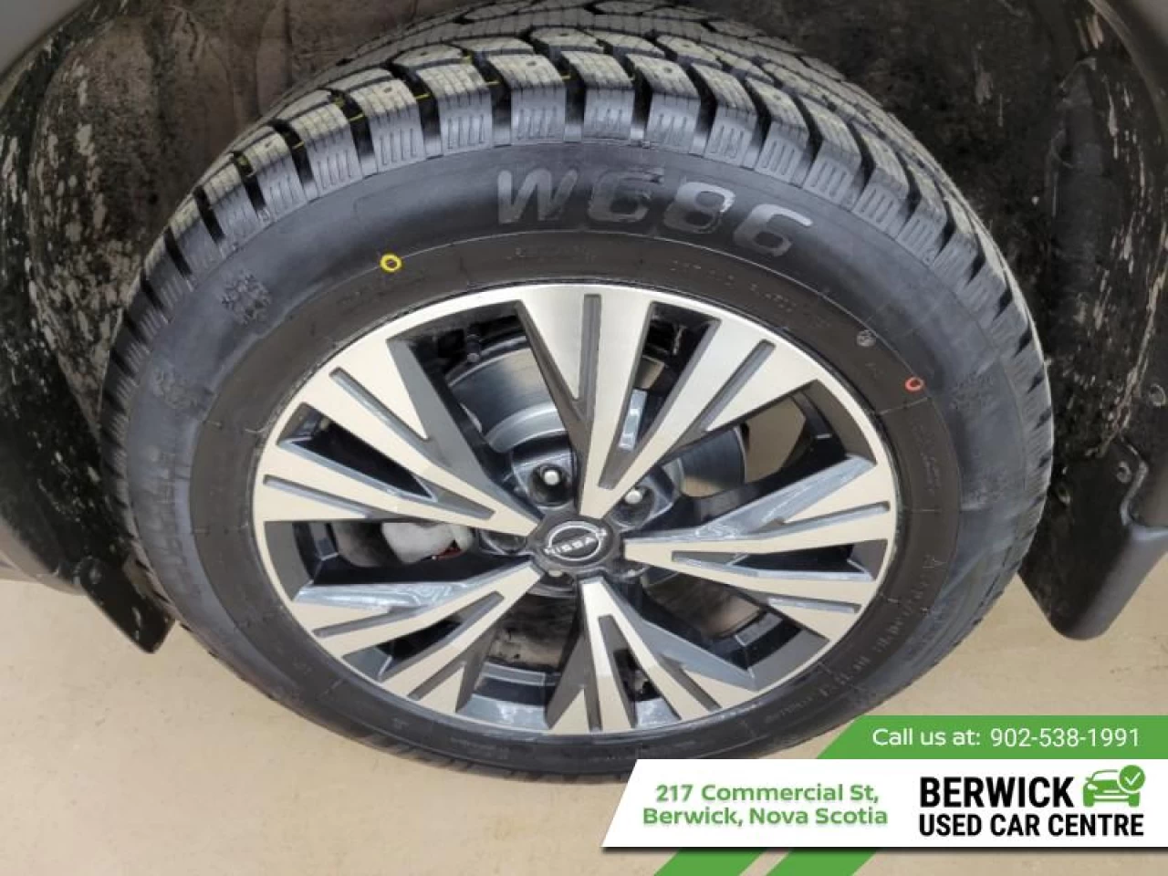 2023 Nissan Rogue SV Moonroof Main Image