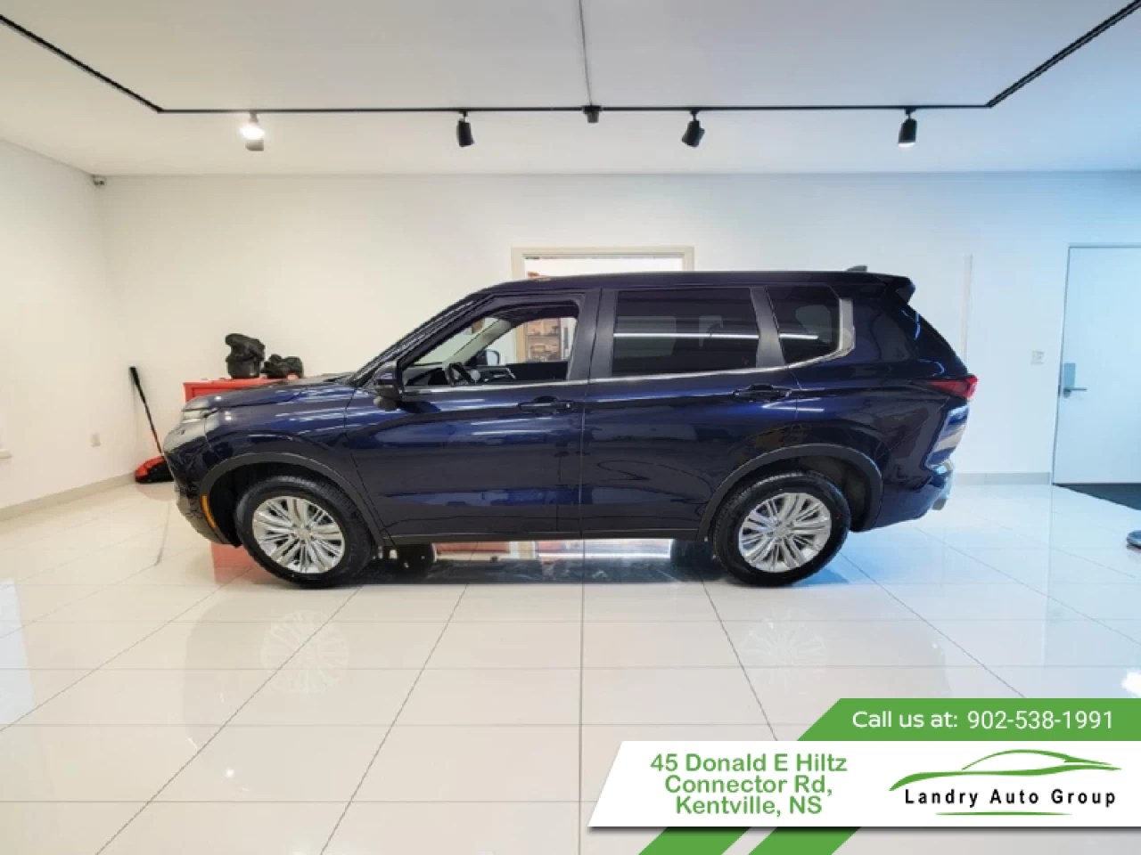 2024 Mitsubishi Outlander ES S-AWC Main Image