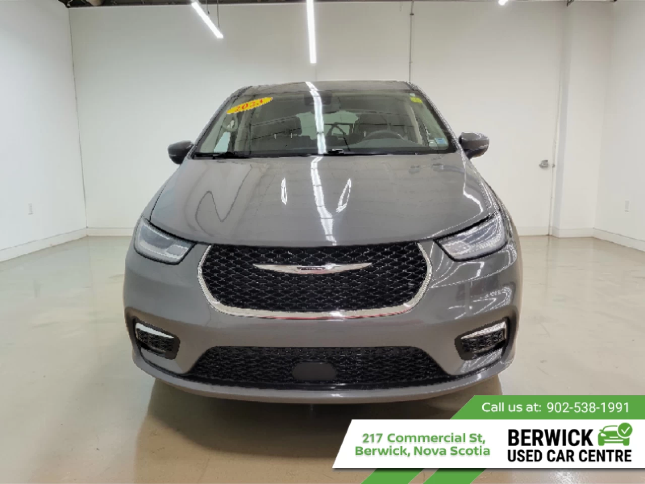2023 Chrysler Pacifica Touring L Main Image